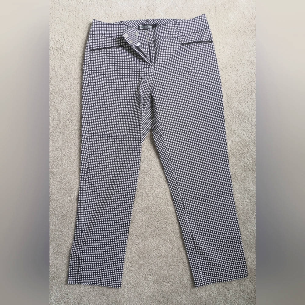 7th Avenue Black And White Cherckered Ankle Pants. Size 2.